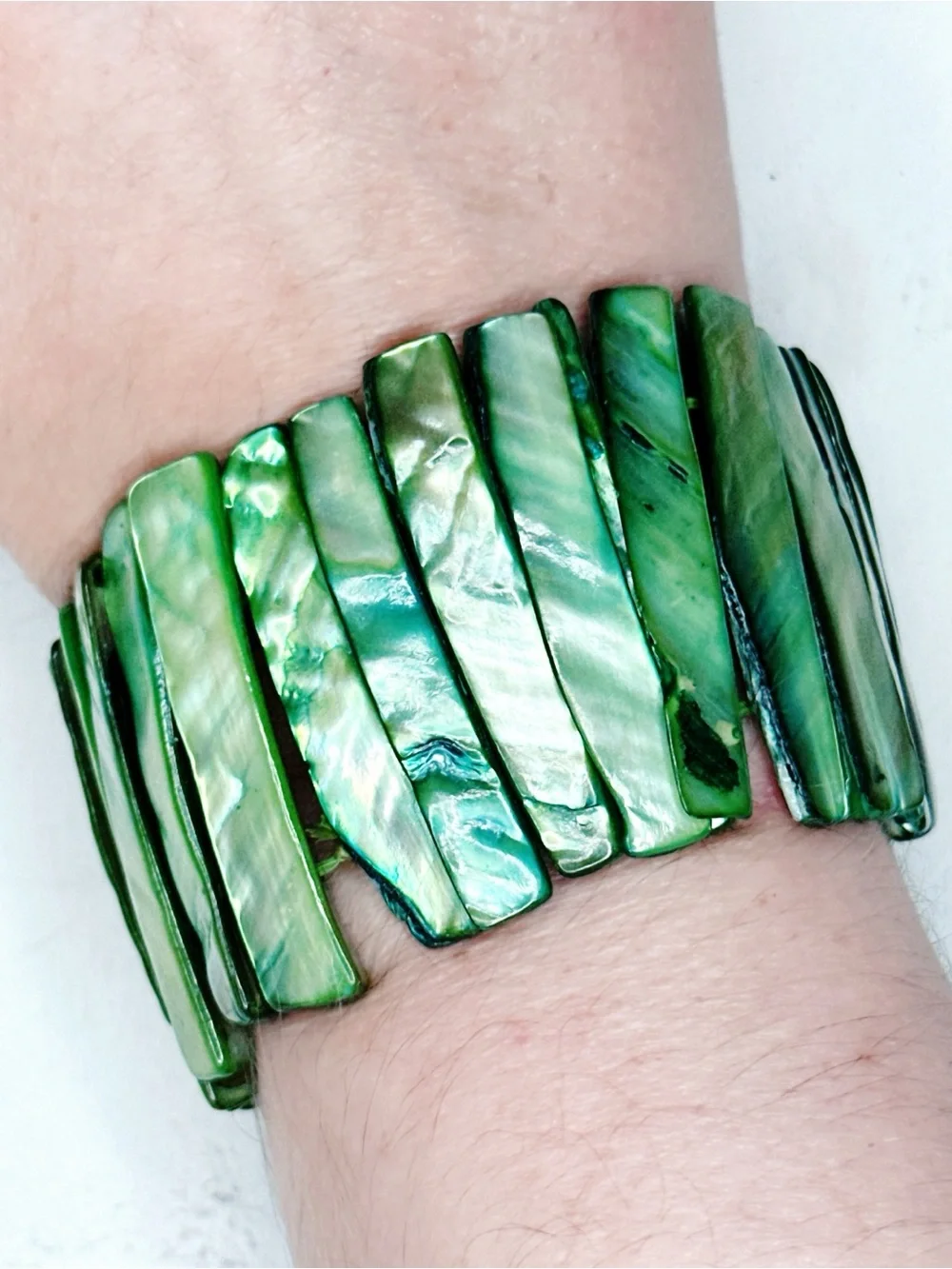 987L. Green Shell Stretch Bracelet